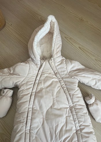 Zara Kız Bebek Kapüşonlu Beyaz Kürklü Tulum - Görsel 2