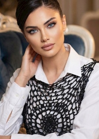 Dantel Detaylı Siyah Örgü Kolsuz file Bluz - Görsel 3