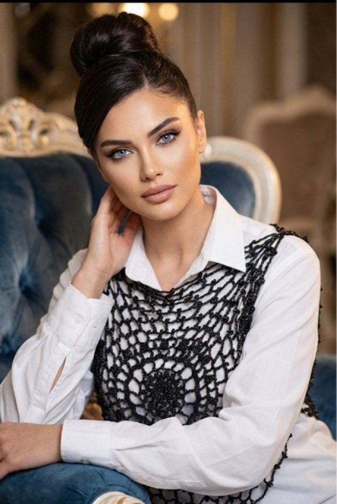 Dantel Detaylı Siyah Örgü Kolsuz file Bluz - Görsel 2