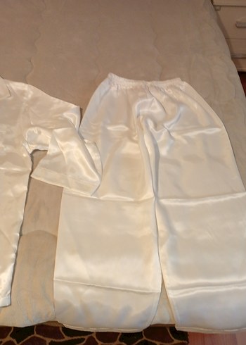 Kadın Beyaz Saten Rahat Kesim pijama takımı - Görsel 2