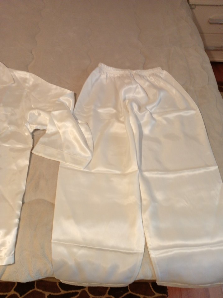 Kadın Beyaz Saten Rahat Kesim pijama takımı - Görsel 2