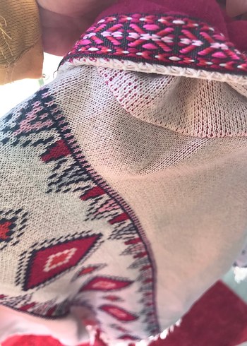 4 Yaş Beden Kız Çocuk Pembe Kapüşonlu Nakışlı Örgü Panço