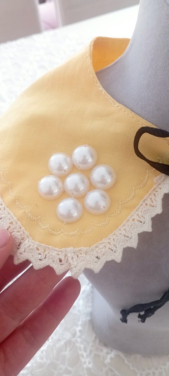 Sarı Dantel Yakalı Kız yaka - Görsel 3