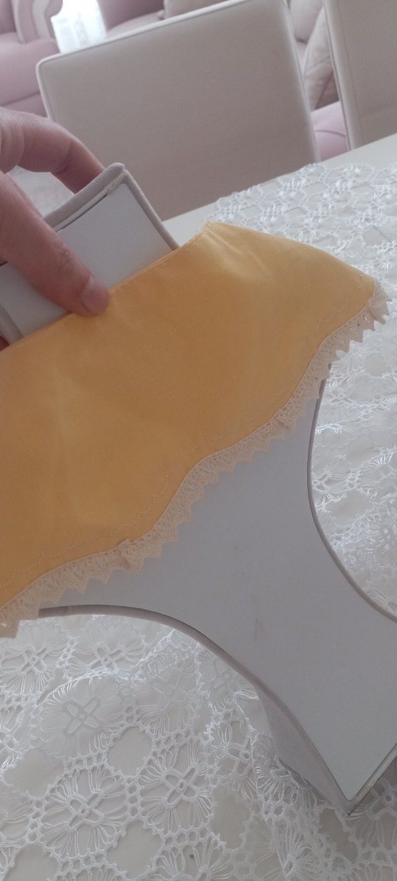 Sarı Dantel Yakalı Kız yaka - Görsel 5