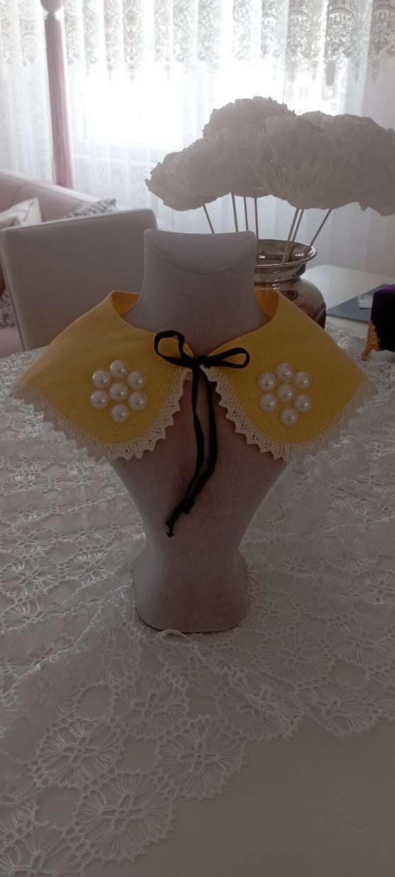 Sarı Dantel Yakalı Kız yaka - Görsel 2