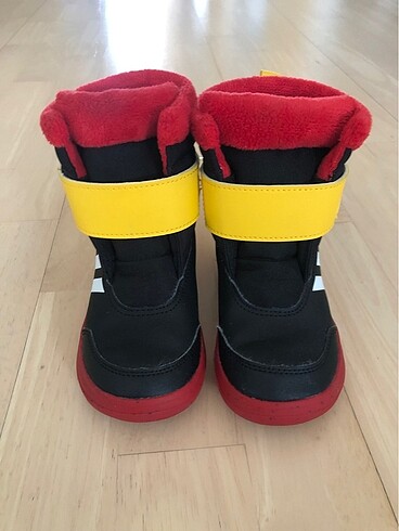 Adidas kız çocuk bot