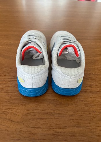 26 Beden çeşitli Renk Renkli Bağcıksız New Balance Spor Ayakkabı