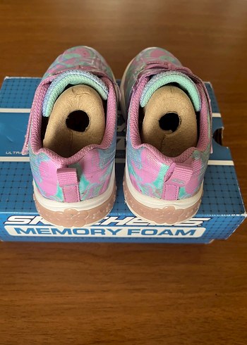 25 Beden çeşitli Renk Skechers Kız Çocuk Pembe Renkli Bağcıklı Spor Ayakkabı