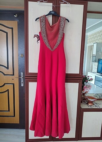 38 Beden kırmızı Renk Kırmızı taş işlemeli abiye