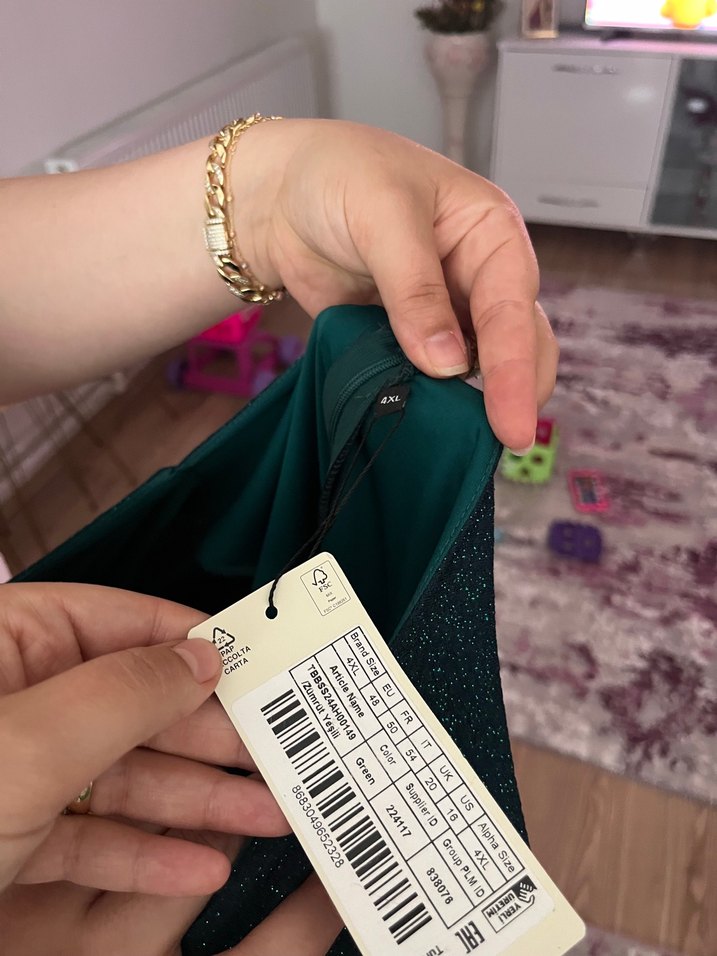 Uzun Kollu Parlak Yeşil  Abiye - Görsel 4