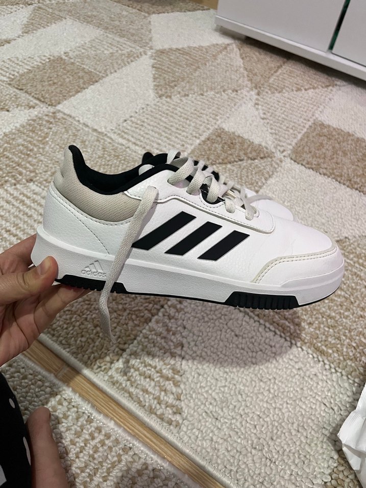 Adidas Beyaz Bağcıklı Spor Ayakkabı - Görsel 2