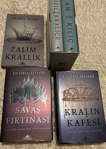 Victoria Aveyard - Kızıl Kraliçe 4 Kitap Set