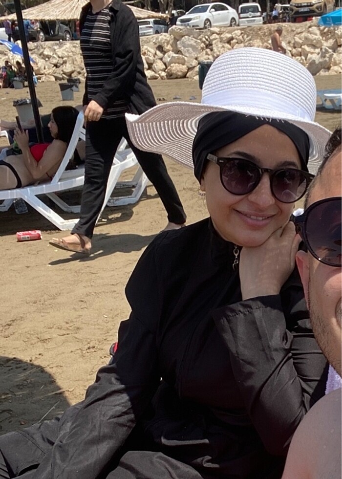 Siyah haşema sıfır bir gün giydim büyük geldi bana - Görsel 4