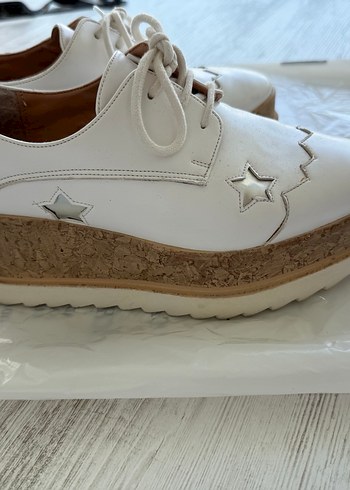 Beyaz Yıldız Detaylı Kadın Dolgu Topuklu Spor Ayakkabı sneaker