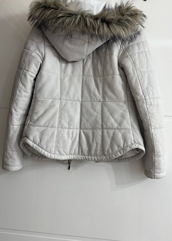 Gri Deri Fermuarlı Kadın - Görsel 3