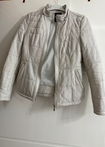 Gri Deri Fermuarlı Kadın - Görsel 2