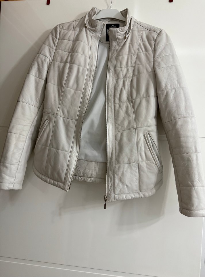 Gri Deri Fermuarlı Kadın - Görsel 2