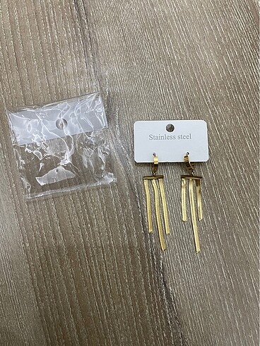 Sallantılı gold küpe