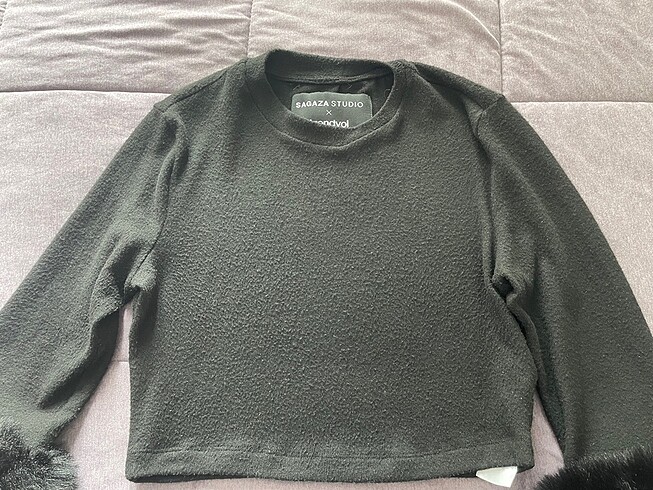Trendyol & Milla Sagaza studio siyah crop 38 kolu peluş