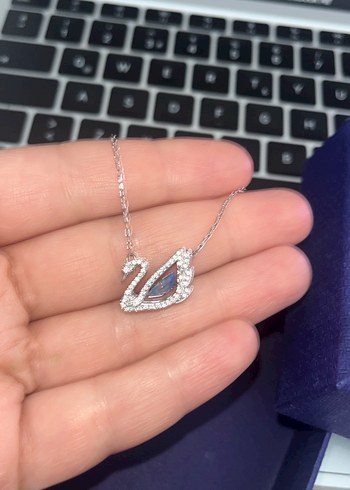 Beden Swarovski Gri Zincir Detaylı Yılan Desenli Kolye