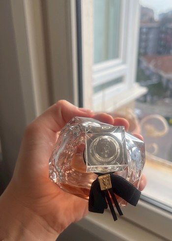 Kadın Parfümü Şık Şişede Siyah Fiyonklu orjinal - Görsel 3