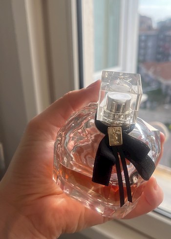 Kadın Parfümü Şık Şişede Siyah Fiyonklu orjinal - Görsel 2