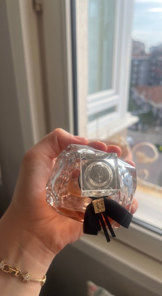 Kadın Parfümü Şık Şişede Siyah Fiyonklu orjinal - Görsel 3