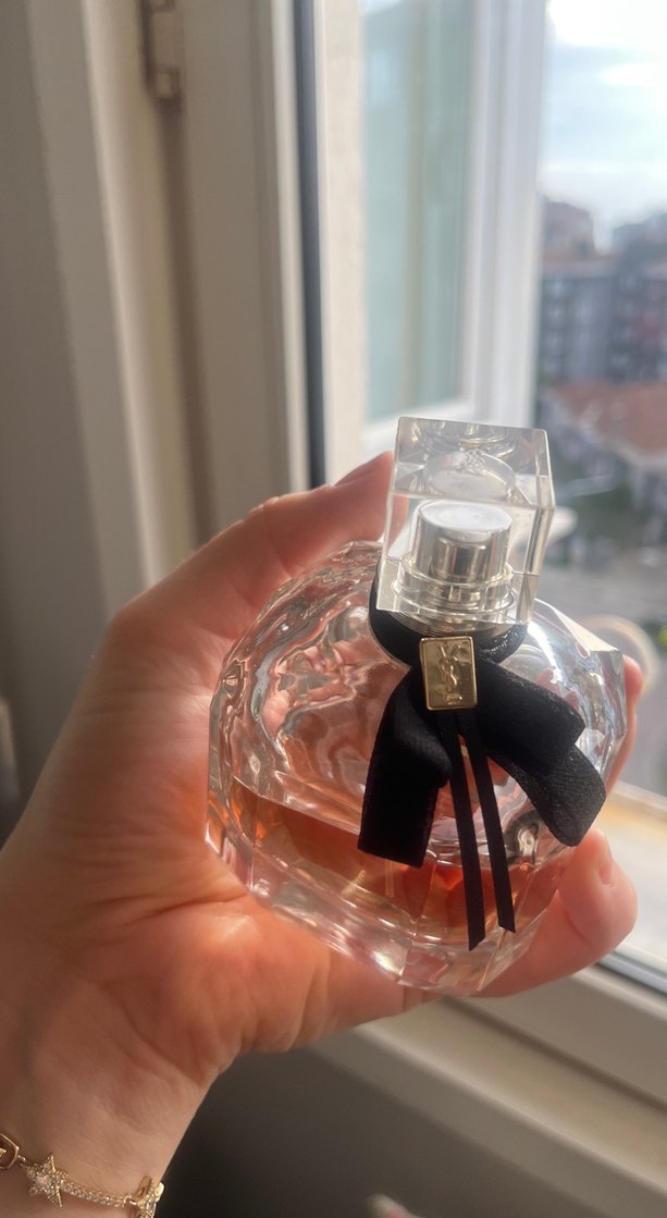 Kadın Parfümü Şık Şişede Siyah Fiyonklu orjinal - Görsel 2