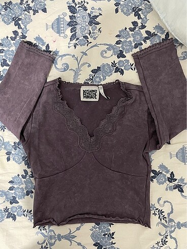 Zara Mor dantel detay crop