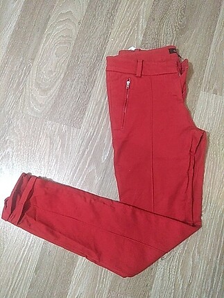 Kırmızı pantolon