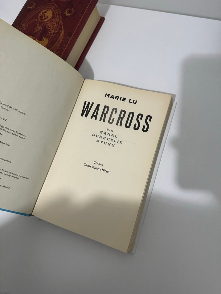 warcross serisi - Görsel 2