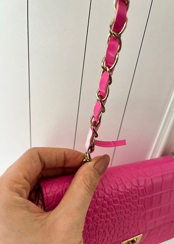 Pembe Zincir Detaylı Yılan Desenli Deri Çanta - Görsel 4