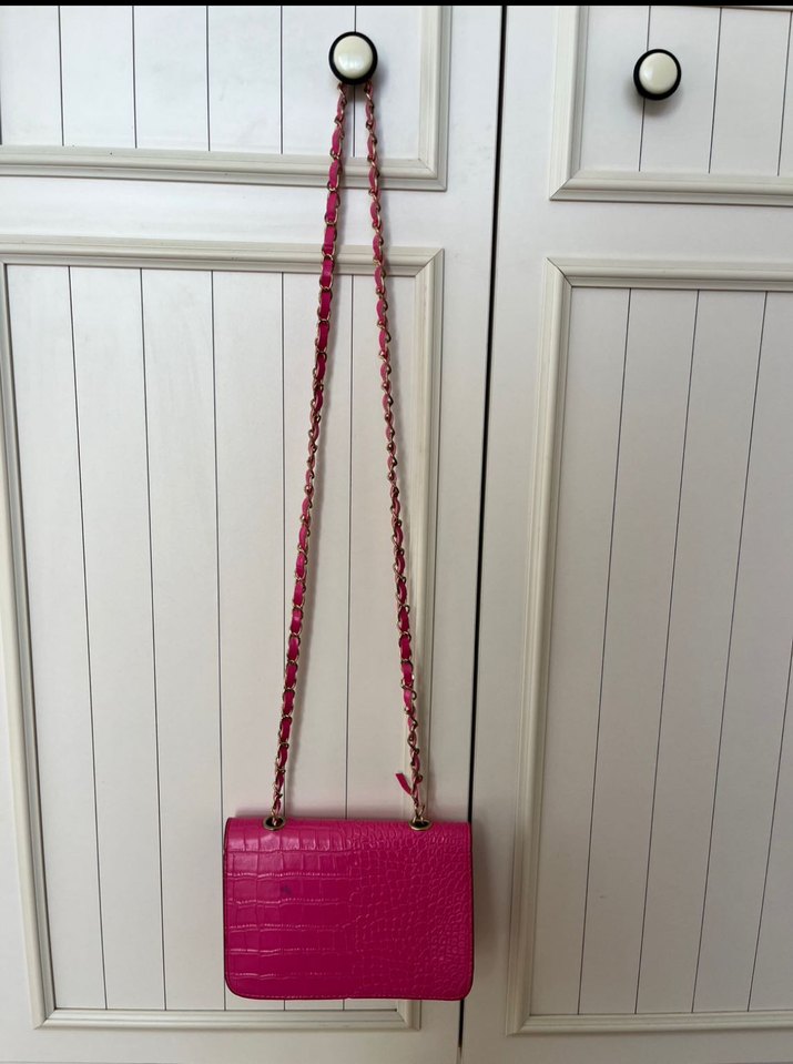 Pembe Zincir Detaylı Yılan Desenli Deri Çanta - Görsel 2