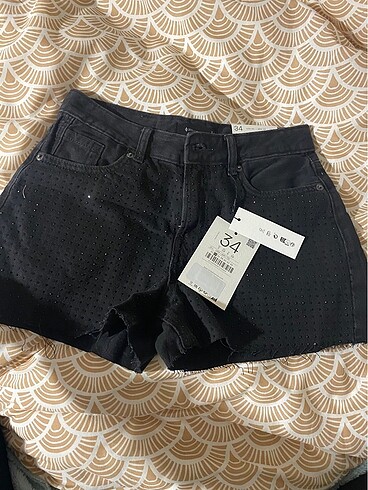 Stradivarius Pırıltılı Şort - Görsel 3