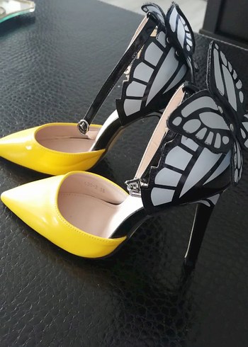 Sarı Kelebek Detaylı Kadın Stiletto