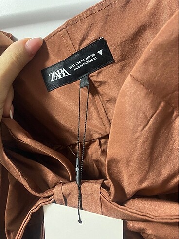 xs Beden Zara fiyonk detaylı elbise