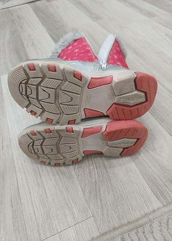 31 Beden Kız Çocuk Gri Kürklü Pembe Nakışlı Bot