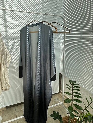 Dubai abaya