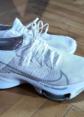42 Beden beyaz Renk Orijinal 42 Nike zoom 
