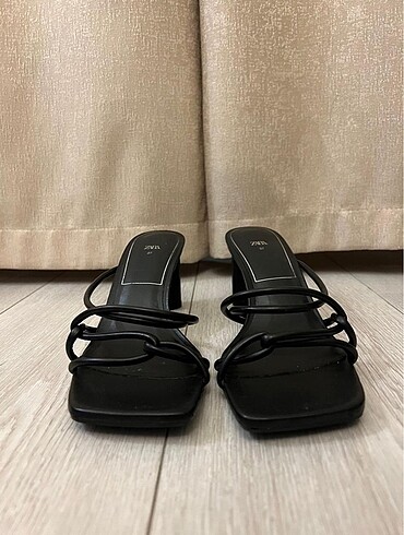Zara Siyah Topuklu Sandalet