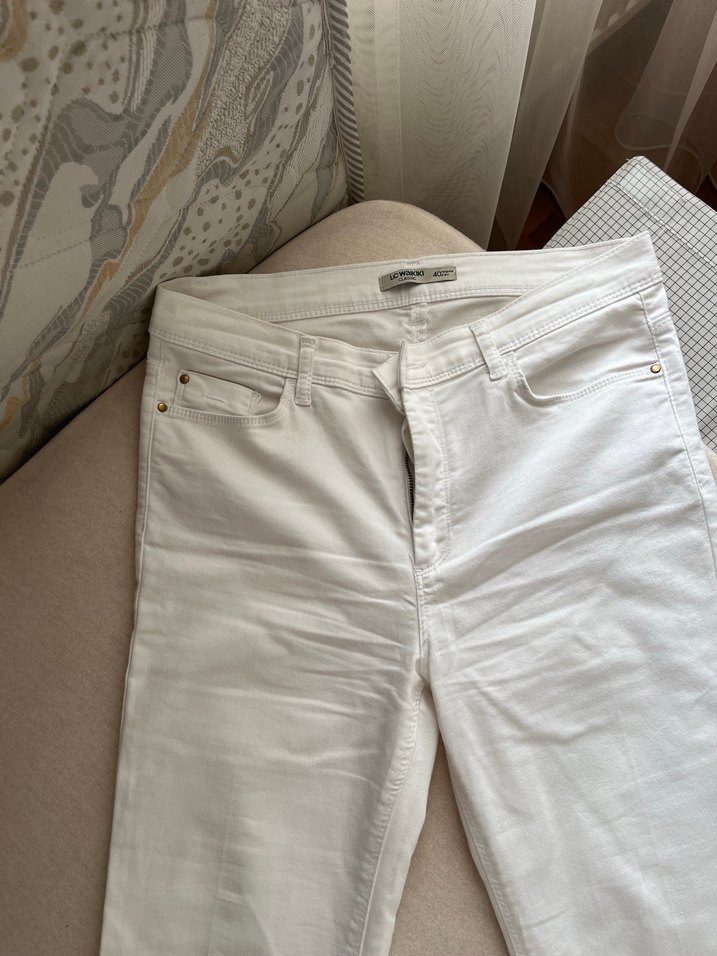 Lc waikiki marka L beden beyaz pantolon - Görsel 2