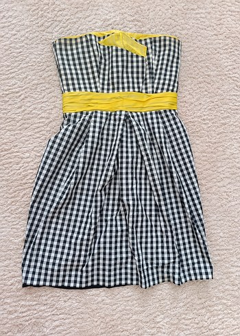 Siyah-Beyaz Kareli Straplez Elbise  Sarı Kemer Detaylı - Görsel 2