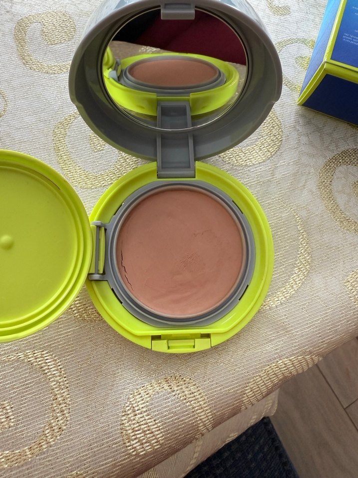 Shiseido Pudra - Haki Gri Kapaklı - Görsel 2