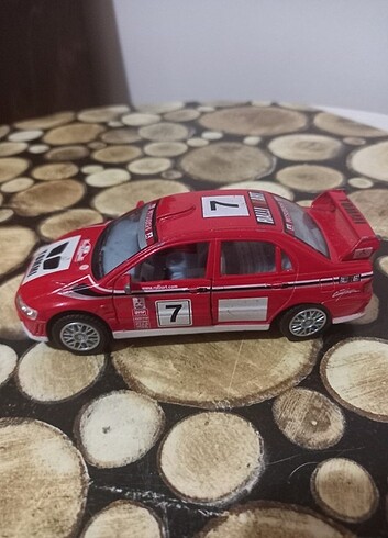 Beden Mitsubishi Lancer Oyuncak Araba