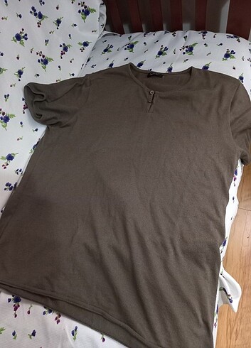 Zara T - Shirt L