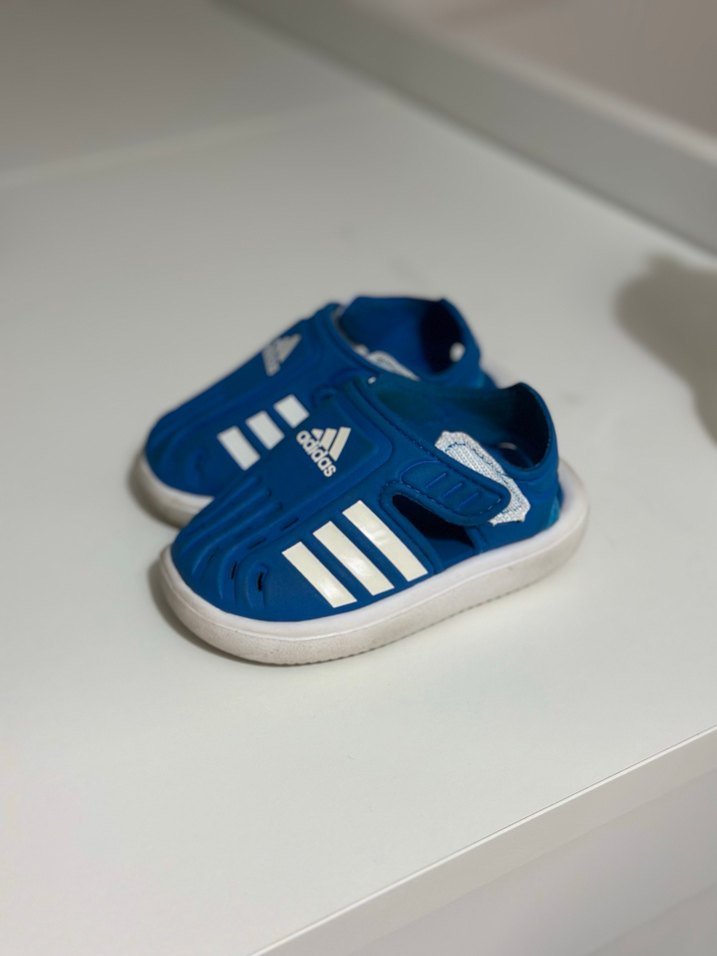 Erkek Çocuk Mavi Adidas Kaydırmaz sandalet - Görsel 4