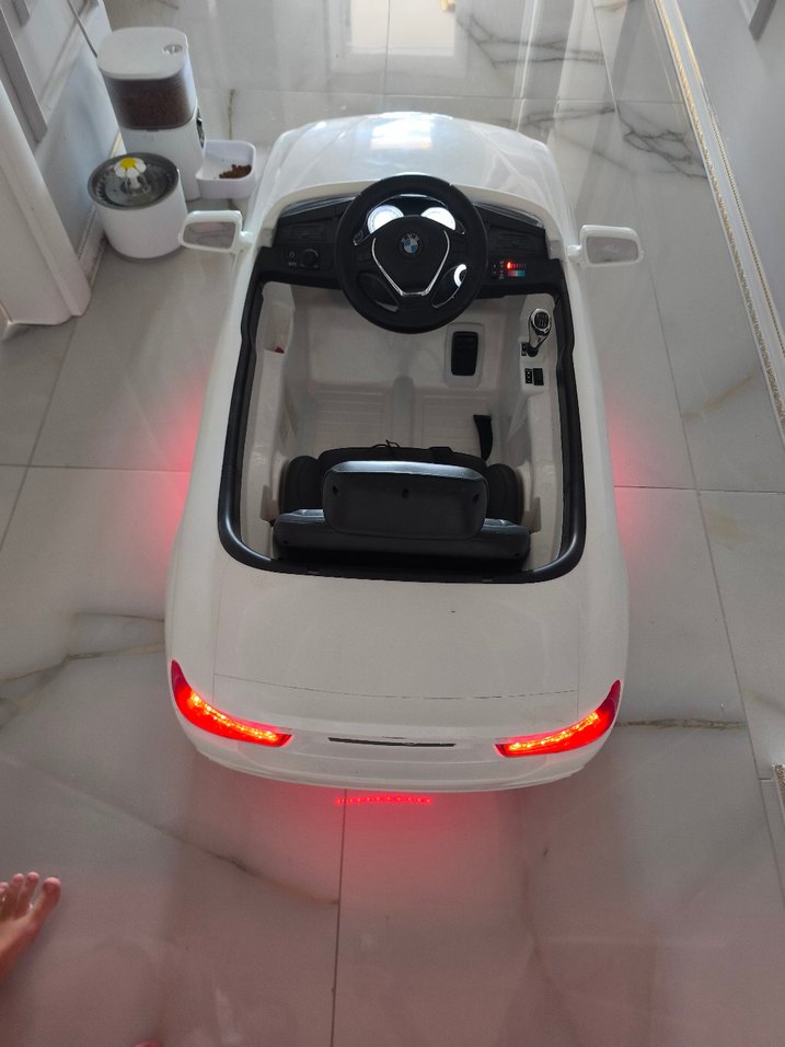 Kraft marka Bmw model akülü uzaktan kumandalı araba. - Görsel 2