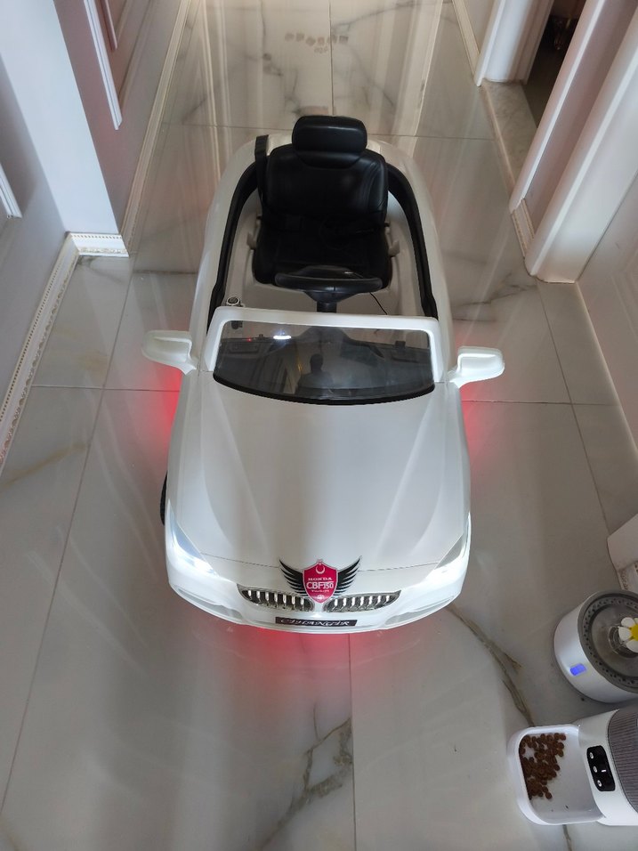 Kraft marka Bmw model akülü uzaktan kumandalı araba. - Görsel 4