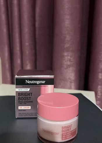 Neutrogena Bright Boost Acik Ve Canli Cilt İcin Jel Krem