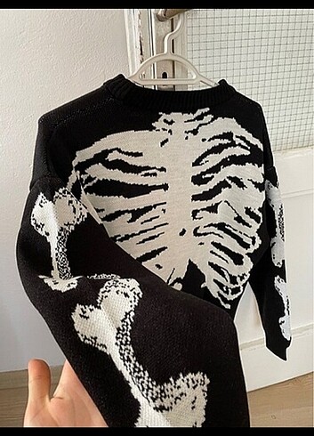 H&M Skull kazak